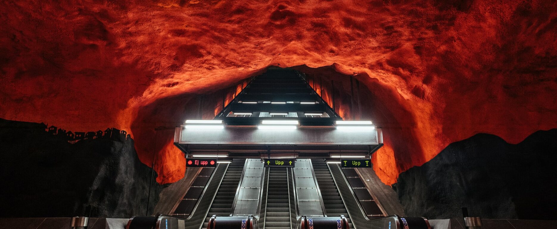 Photograph of interior of Solna Centrum metro station